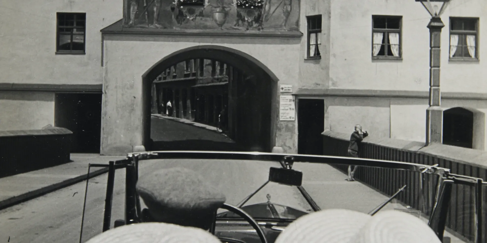 Entrée de la vieille ville de Waterburg, vers 1937