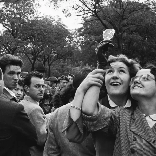 Spectateurs, Paris, 14 juillet 1954