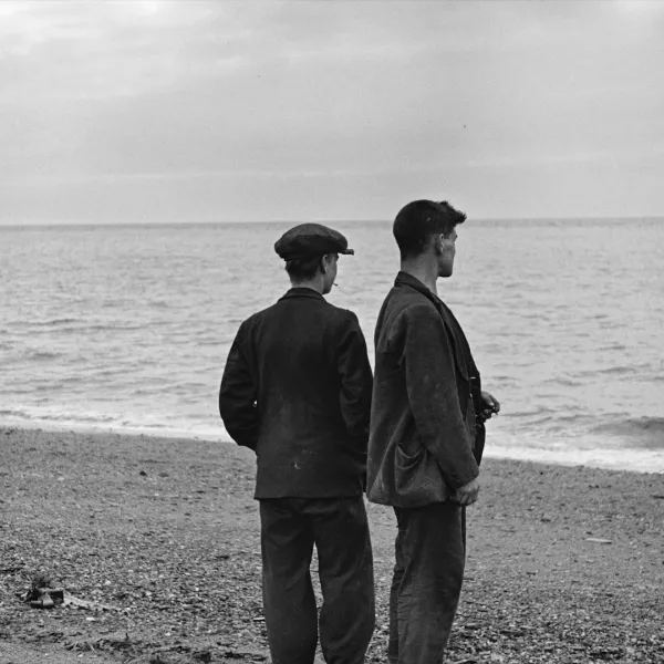 Mineurs sans travail devant la mer, Nord de l'Angleterre, 1935	