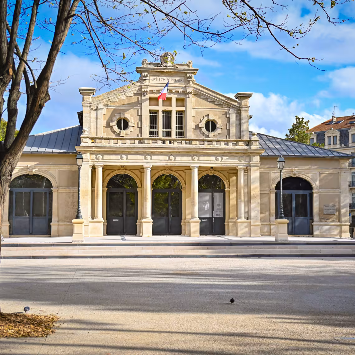 Parvis et Façade Pavillon Populaire
